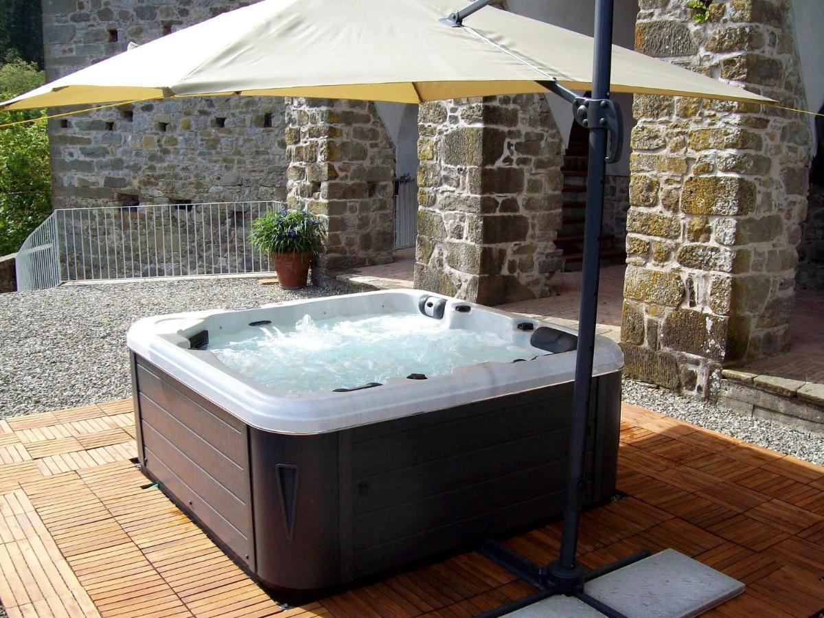 Ancient Farmhouse With Private Heated Hot Tub And Pool Villa Casola in Lunigiana Exterior foto
